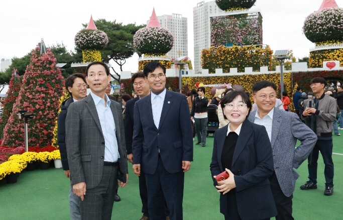 전북자치도, 익산 천만송이 국화축제 ...