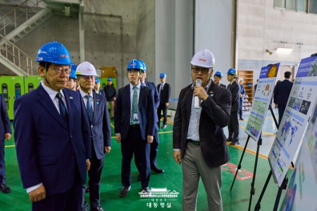 이재명 대통령, 핵융합에너지 연구현장...