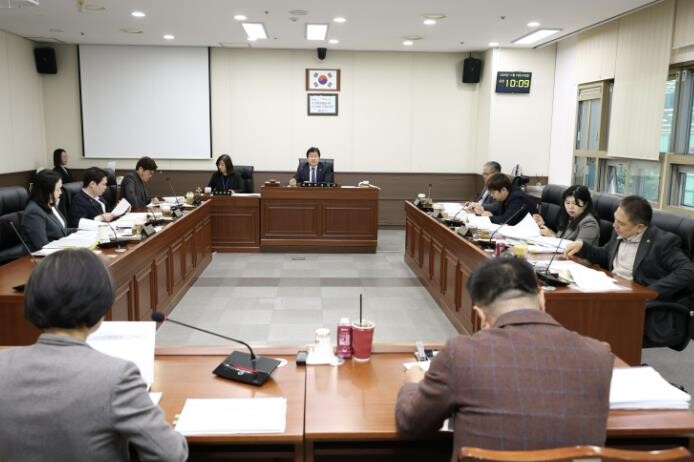 용인특례시의회 자치행정위원회, 행정사...