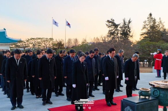이재명 대통령, 새해 현충원 참배