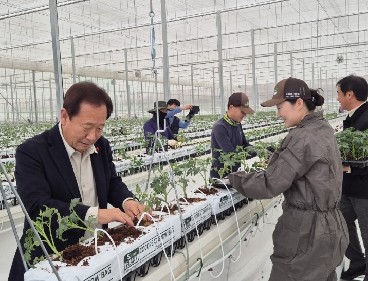 봉화군, 임대형 스마트팜단지 본격영농...