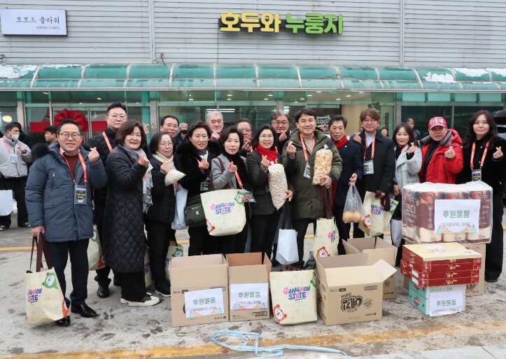 김진태 지사, 설맞이 전통시장 장보기...