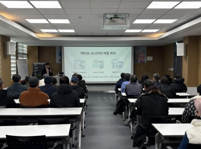 완주군 어르신이 버스 승하차 돕는다