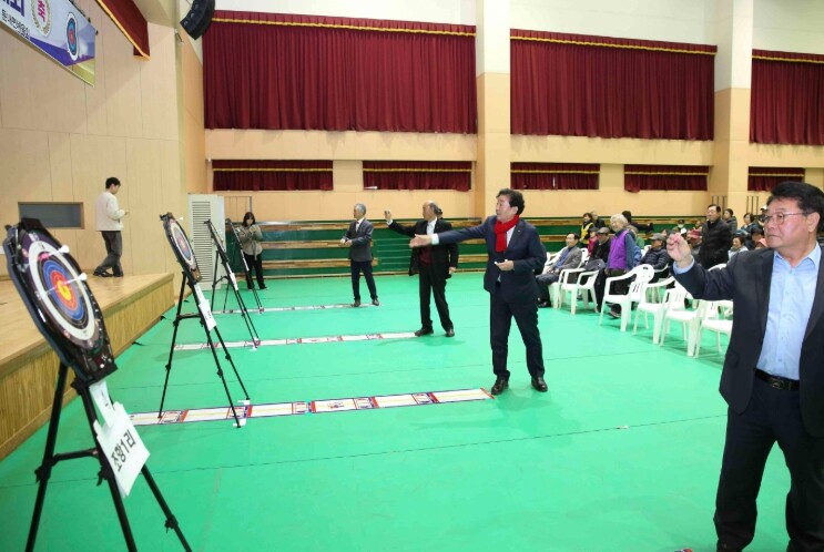 횡성군 어르신들의 건강과 화합을!  ...