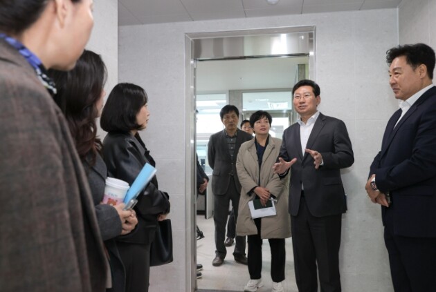 이상일 용인특례시장, 백봉초 체육관·...