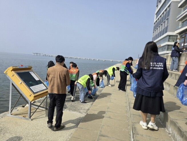 시흥시 거북섬동, 관계단체 합동 줍깅...