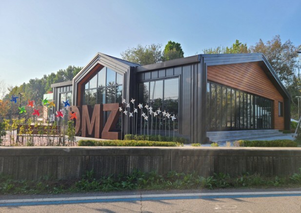 철책 너머 펼쳐진 생태의 신비, 고양...