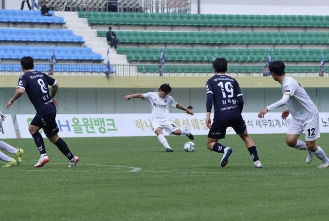 제천시민축구단, 거제 원정서 3-2 ...