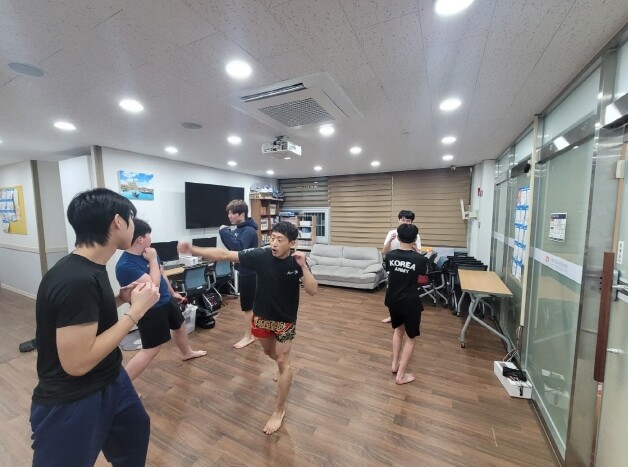 수원남자단기청소년쉼터, 킥복싱 프로그...