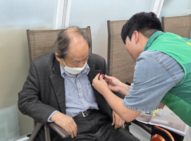 삼척시노인복지관, 어버이날 카네이션 ...
