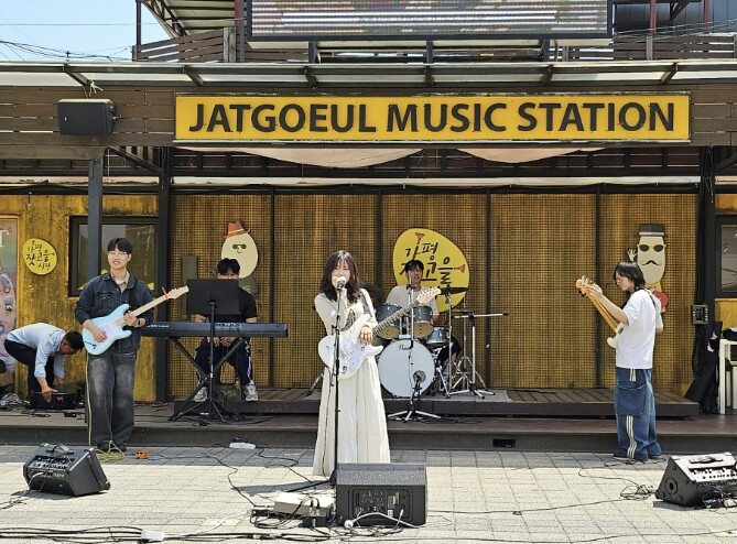 가평청소년문화의집, 잣고을시장에서 버...