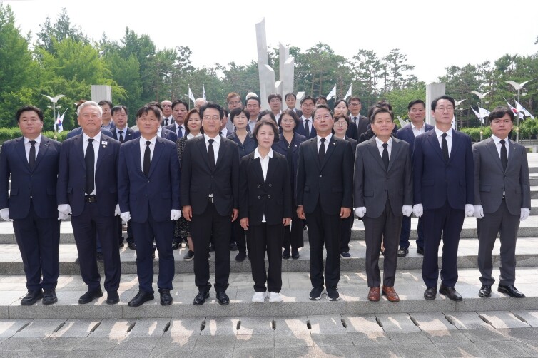 이재준 수원특례시장, 추미애 경기도지...
