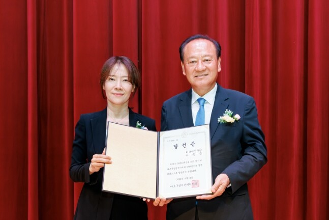 유동균 마포구청장 당선인, 당선증 교...
