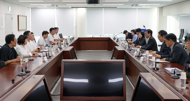 문화체육관광부 장관, 핸드볼경기장 입...
