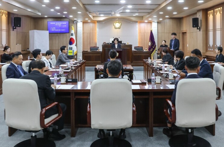 제10대 홍성군의회 힘찬 출범... ...