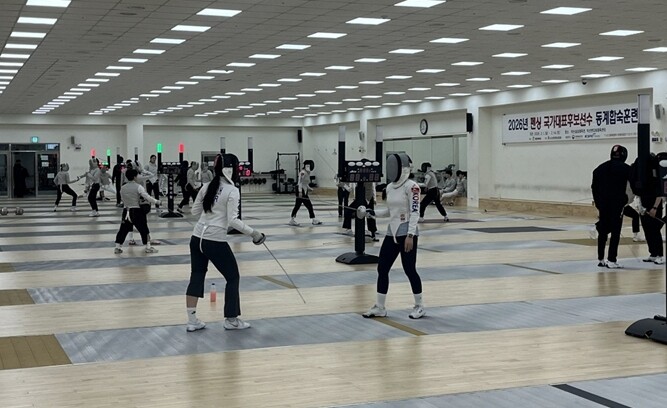 한국 펜싱 유망주들, 익산에서 힘찬 ...
