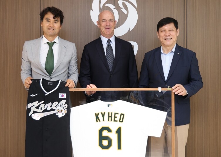 존 피셔 MLB 애슬레틱스 구단주, ...
