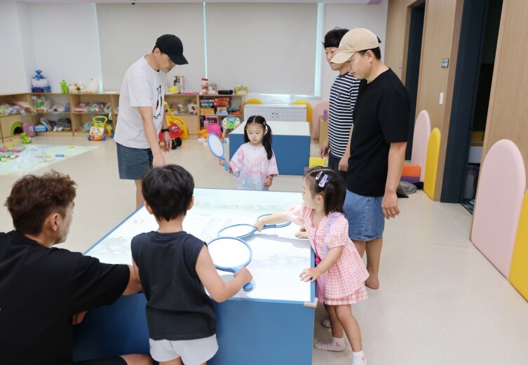 “아빠와 엄마가 함께라 더 즐거워요!...