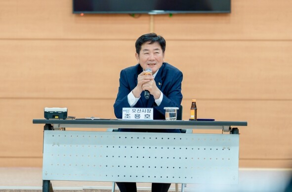 [오늘은 이곳에서 시장실을 엽니다]조...