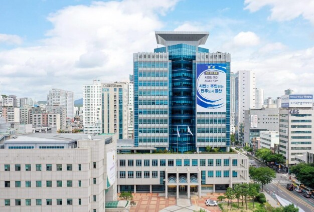 “아빠와 함께 초록 숲에서 놀고울, ...